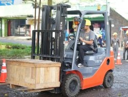 Difabel Tuli di Kabupaten Malang Cakap Forklift Siap Kerja