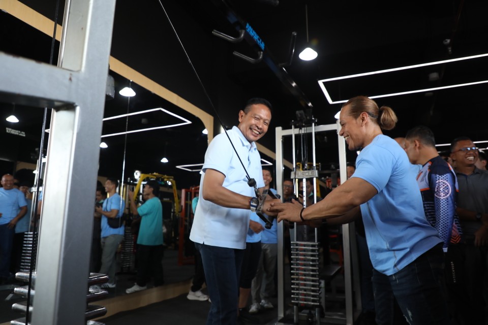 Wali Kota Malang Wahyu Hidayat meresmikan fasilitas fitnes di Malang Creative Center (MCC), Sabtu (10/5). Foto: dok Prokompim Kota Malang