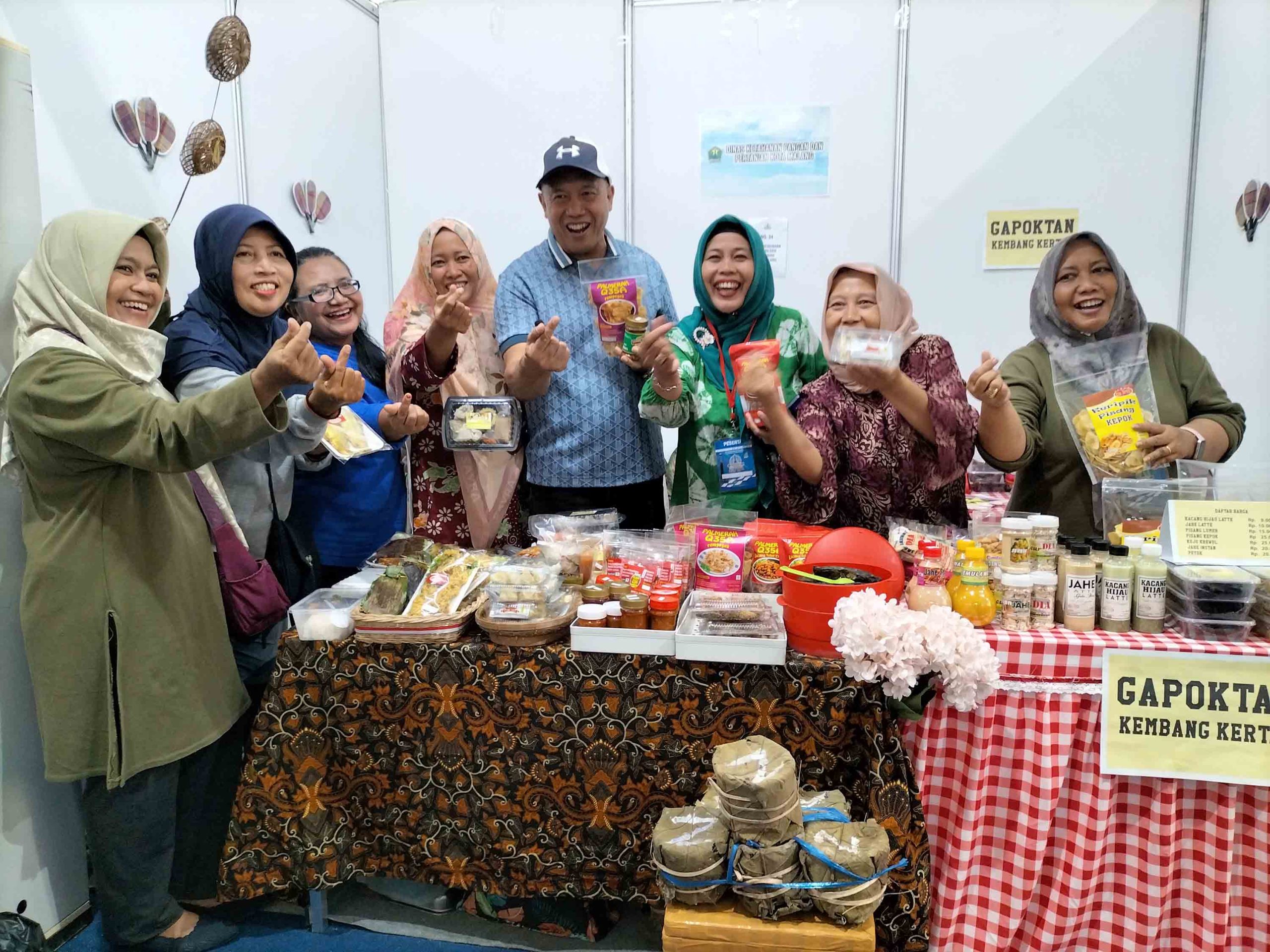 Kepala Diskopindag Kota Malang Eko Sri Yuliadi memotivasi pelaku UMKM dalam gelaran Satu Dekade Malang City Expo 2025, Kamis (1/5). Foto: Tugusatu/Bagus Suryo