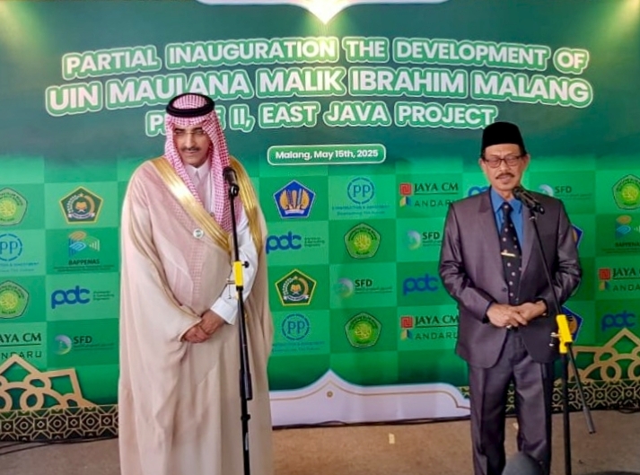 Rektor UIN Malang, Prof. Zainuddin dan CEO SFD, Sultan Abdulrahman Almarshad meresmikan Gedung Arrahim Kampus 3 di Dusun Locari, Desa Precet, Kota Batu, Jatim. Foto: dok UIN Malang