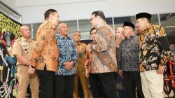 Wali Kota Malang, Dr. Ir. Wahyu Hidayat, MM menyambut kunjungan Menteri Ekonomi Kreatif Teuku Riefky Harsya di Malang Creative Center, Selasa (29/4). Foto: Dok Bagian Prokompim Kota Malang