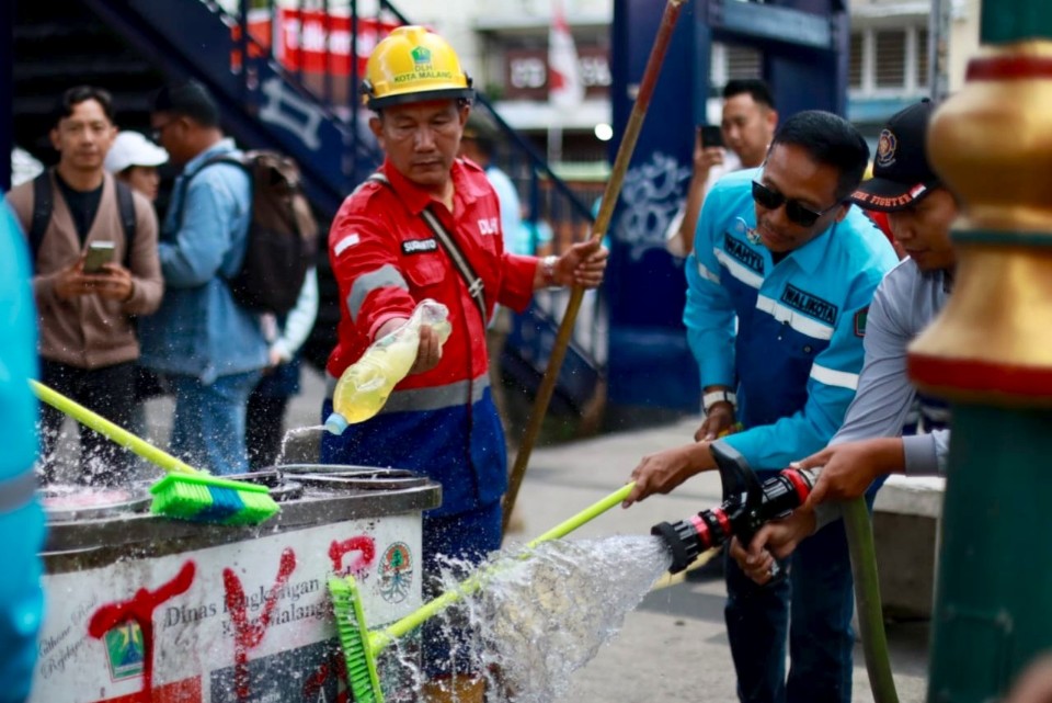 Wali Kota Malang Wahyu Hidayat menginisiasi program Ngalam Rijik di Kayutangan. Foto: Dok Bagian Prokompim Kota Makang