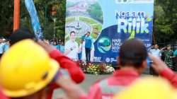 Petugas kebersihan DLH Kota Malang mengikuti apel program Ngalam Rijik di Alun-Alun Merdeka Malang. Foto: Dok Bagian Prokompim Kota Malang