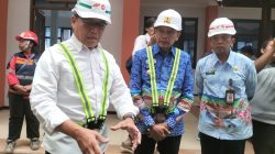 Kepala Staf Kepresidenan Letnan Jenderal TNI (Purn) A.M. Putranto meninjau infrastruktur sekolah rakyat di Kota Malang. Foto: Tugusatu/Bagus Suryo