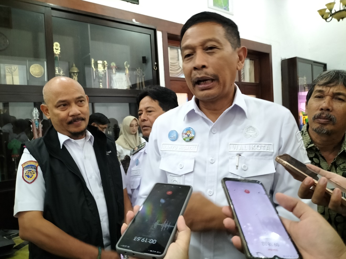 Wali Kota Malang Wahyu Hidayat usai Rapat Koordinasi bersama Forkopimda untuk Persiapan Hari Raya Iduladha di Ruang Sidang Balai Kota Malang, Rabu (4/6). Foto: Tugusatu/Bagus Suryo