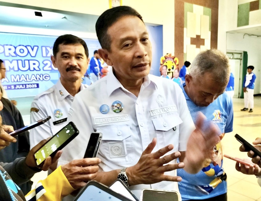 Wali Kota Malang Wahyu Hidayat memastikan seragam gratis untuk siswa SD dan SMP. Foto: Tugusatu/Bagus Suryo
