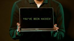 Peringatan akun seseorang telah di-hack. Istimewa