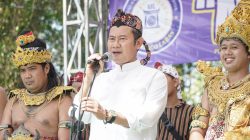 Bupati Lamongan, Yuhronur Efendi bersama masyarakat Dusun Graman, Desa Sambangrejo, Kecamatan Modo, Kabupaten Lamongan, Jawa Timur, melaksanakan sedekah bumi, Selasa (22/7/2025). Foto: Tugusatu/Yakub
