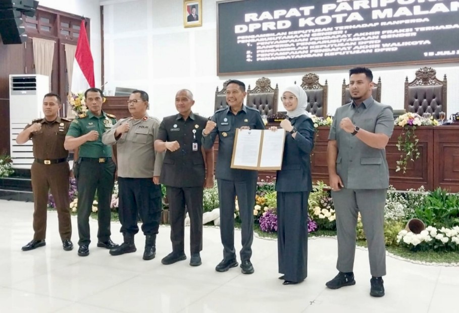DPRD Kota Malang mengesahkan Perda Pengarusutamaan Gender dalam rapat paripurna, Selasa (15/7). Foto: Tugusatu/Maghfirotul Hasanah