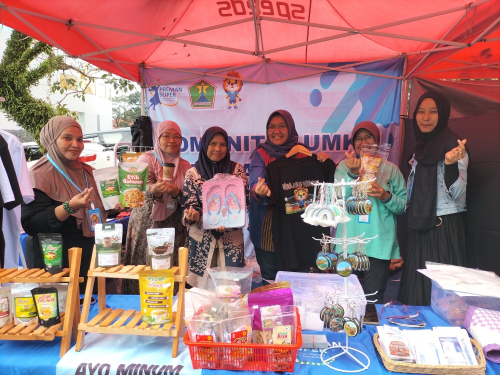 Pelaku UMKM tergabung dalam Komunitas Perempuan Mandiri Sumber Perubahan (PREMAN SUPER) Kecamatan Blimbing, Kota Malang. Foto: Tugusatu/Bagus Suryo