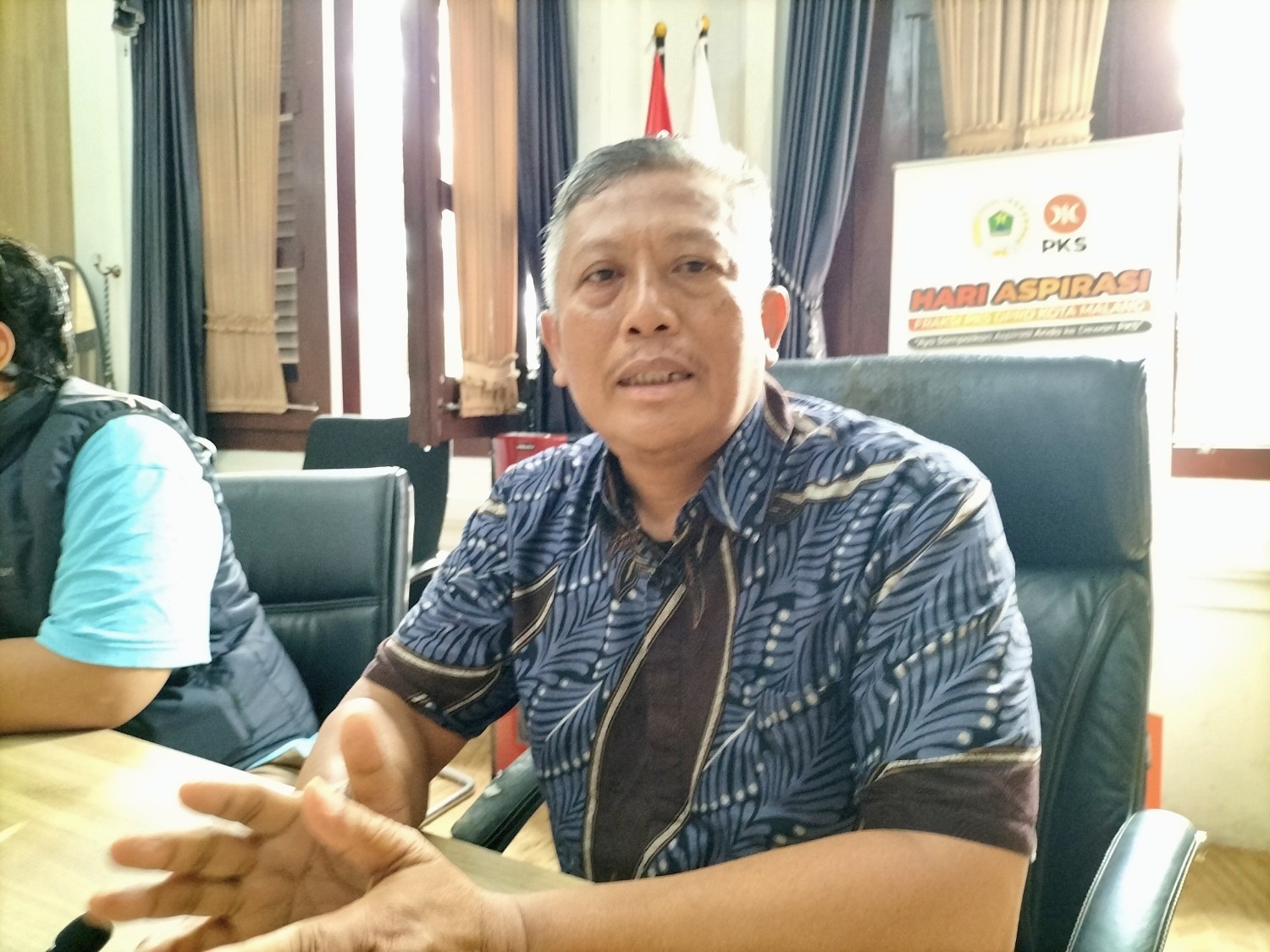 Ketua Fraksi Partai Keadilan Sejahtera (PKS) DPRD Kota Malang, Asmualik memperjuangkan siswa SD dan SMP swasta mendapatkan program seragam sekolah gratis seperti siswa SD dan SMP negeri. Foto: Tugusatu/Bagus Suryo