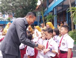 Wali Kota Wahyu Tunaikan Janji Seragam Gratis SD dan SMP