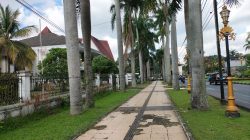Kondisi trotoar di Jalan Ijen, Kota Malang, Jawa Timur. Foto: Tugusatu/Bagus Suryo