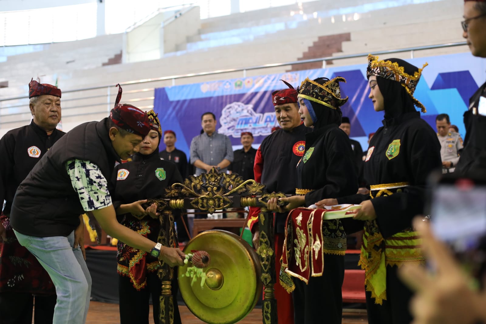 Wali Kota Malang Wahyu Hidayat membuka Kejuaraan Pencak Silat Malang Championship 5 tahun 2025 di GOR Ken Arok, Sabtu (19/7). Foto: dok Bagian Prokompim Kota Malang
