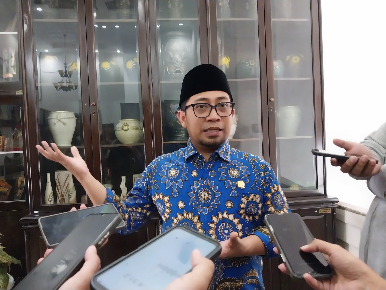 Ketua Kunker Spesifik Komisi II DPR RI, Muhammad Khozin saat kunker di Kota Malang, Jawa Timur, Jumat (22/8). Foto: Tugusatu/Bagus Suryo