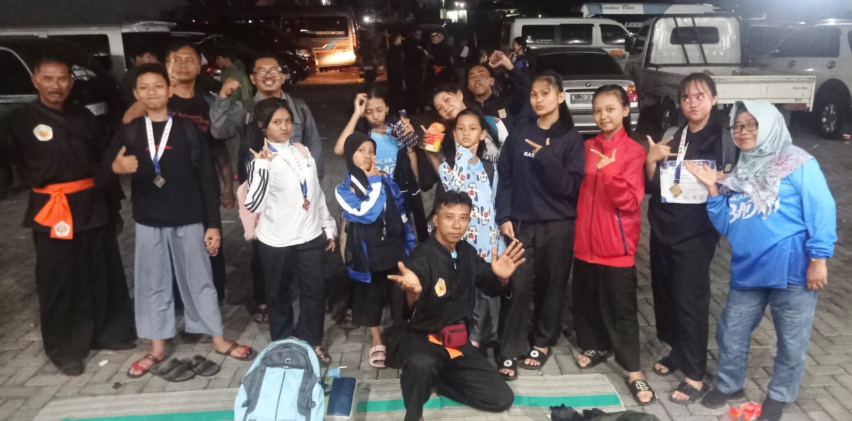 Para siswa SMP Negeri 2 Sumberpucung, Kabupaten Malang, Jawa Timur, peraih prestasi gemilang dalam ajang Kanjuruhan Fighter Competition 2 Tingkat Nasional 2025. Foto: Dok SMP Negeri 2 Sumberpucung