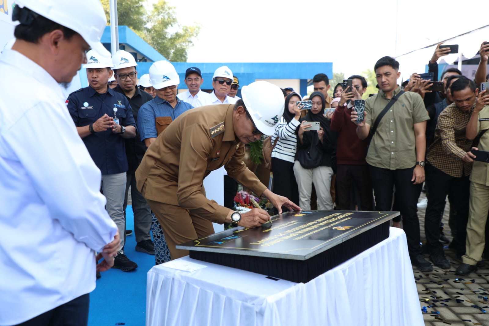 Wali Kota Malang, Dr. Ir.Wahyu Hidayat, MM meresmikan Sistem Penyediaan Air Minum (SPAM) Bango Tahap 1 yang memiliki kapasitas 200 liter per detik, Selasa (5/8). Foto: Dok Bagian Prokompim Kota Malang
