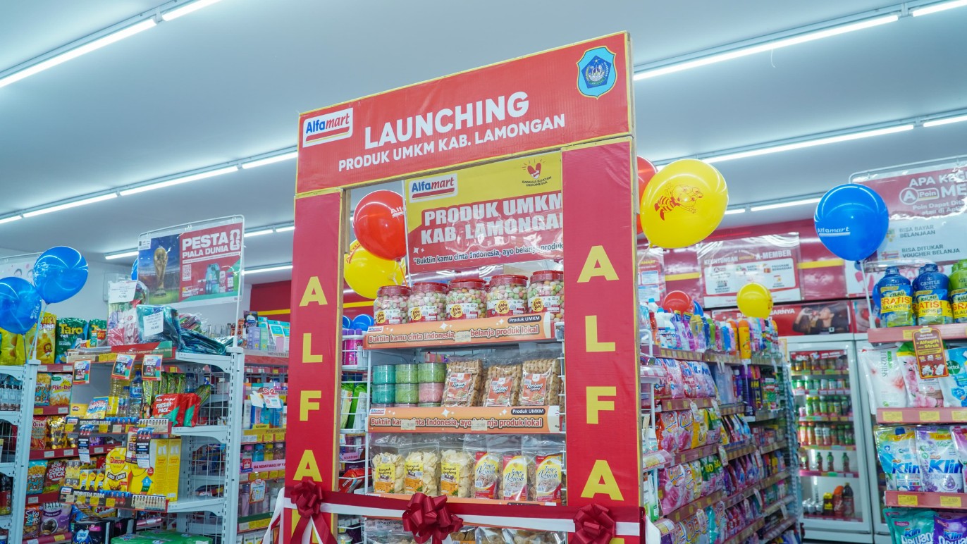 Produk UMKM masuk ritel modern di Alfamart Jalan Veteran Lamongan.