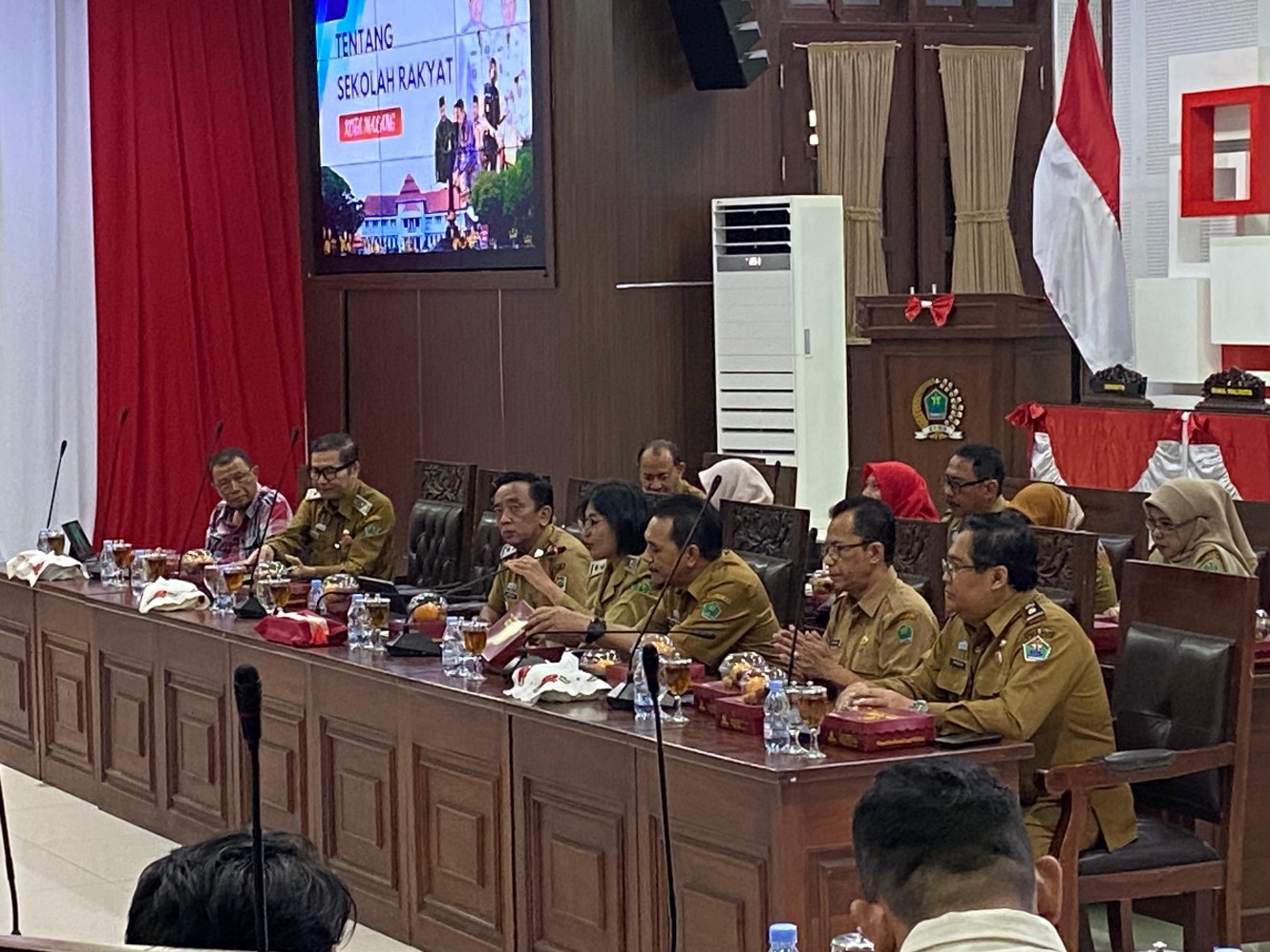 Perangkat daerah saat rapat bersama DPRD Kota Malang membahas Proyek Strategis Nasional Sekolah Rakyat.