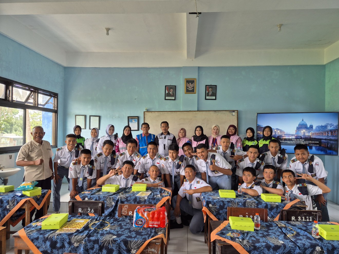 PT PLN Nusantara Power Unit Pembangkitan Brantas (PLN NP UP Brantas) berbagi pengetahuan pelaporan keuangan di SMK Brantas Karangkates, Kabupaten Malang, Jawa Timur, Kamis (11/9). Foto: dok PLN NP UP Brantas