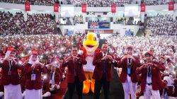 Wakil Menteri Diktisaintek sekaligus Sekretaris Badan Pembina Harian (BPH) UMM, Prof.  Fauzan (tiga dari kanan) dan Rektor UMM Prof Nazaruddin Malik (tiga dari kiri) pada pembukaan Pesmaba UMM, Selasa (9/9/2025). Istimewa