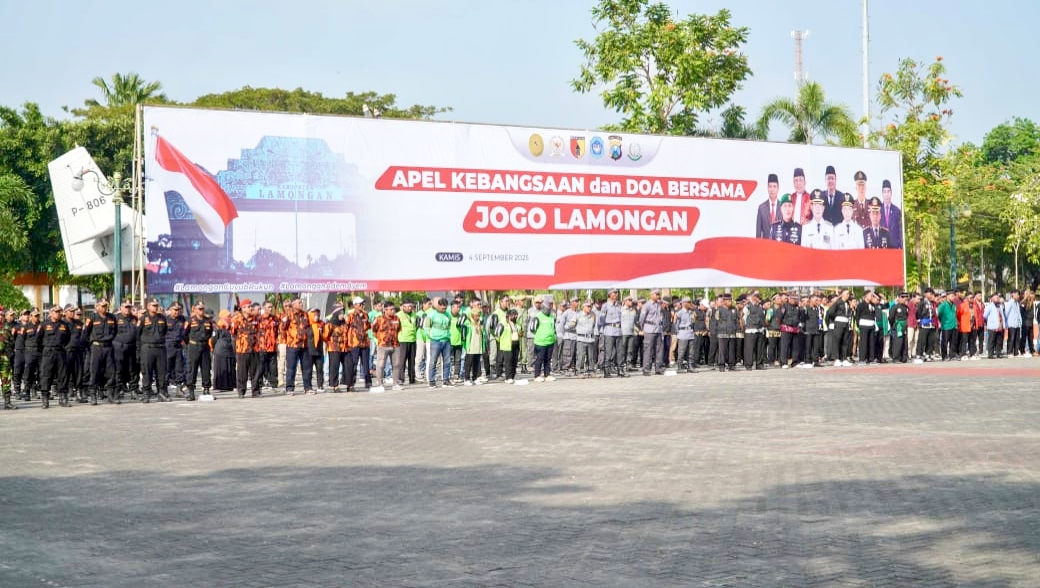 Peserta apel kebangsaan dan doa bersama jogo Lamongan di Alun-Alun Lamongan, Kamis (4/9). Foto: Tugusatu/Yakub
