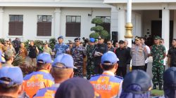 Wali Kota Malang Wahyu Hidayat memimpin Apel Siaga Patroli Cipta Kondisi menggandeng sejumlah unsur, baik jajaran Forkopimda, unsur Pam Swakarsa elemen masyarakat termasuk komunitas ojek online. Foto: dok Bagian Prokompim Kota Malang