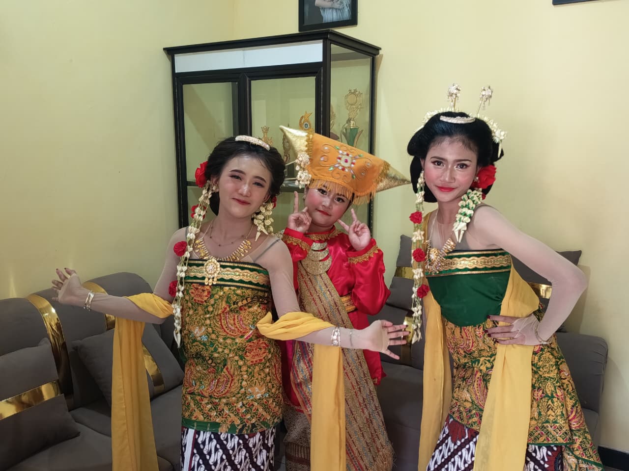 Generasi muda kreatif Desa Pandanlandung, Kecamatan Wagir, Kabupaten Malang, melestarikan budaya bangsa.