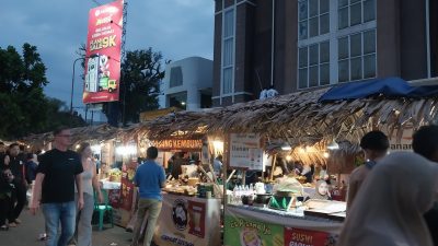 Pelaku UMKM ambil bagian dalam Pasar Legenda Stadsklok Kajoetangan (Paliska) 2025 di Kota Malang. Foto: Tugusatu/Maghfirotul Hasanah
