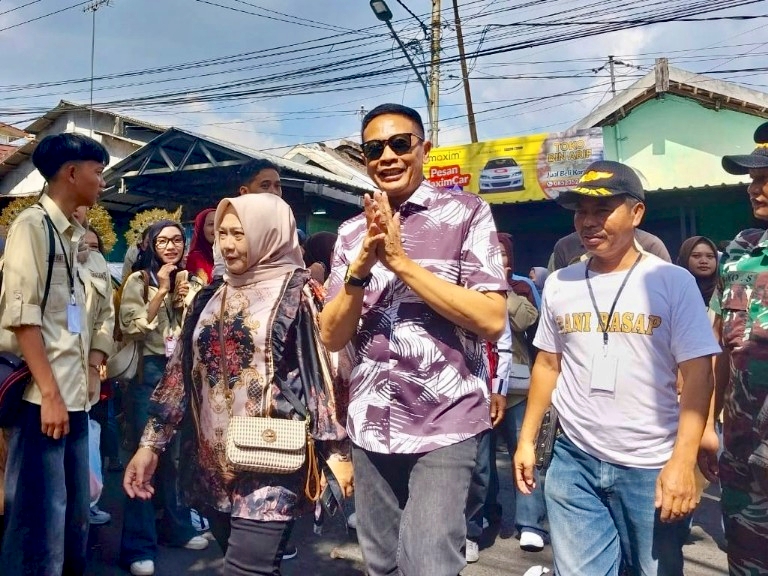 Wali Kota Malang Wahyu Hidayat hadir dalam karnaval budaya di Kelurahan Kotalama, Kecamatan Kedungkandang, Sabtu (13/9). Foto: Tugusatu/Maghfirotul Hasanah