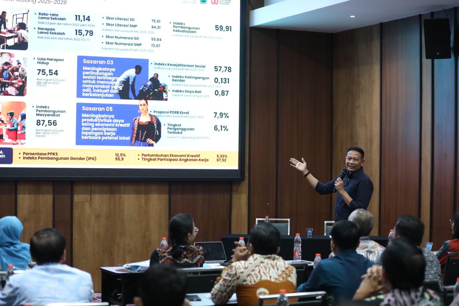 Wali Kota Malang Wahyu Hidayat memaparkan Evaluasi SAKIP Pemerintah Daerah di Surabaya, Rabu (17/9). Foto: dok Bagian Prokompim Kota Malang