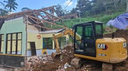 PLN NP UP Brantas membantu pemulihan pascabencana tanah longsor di SDN 02 Kradinan, Kecamatan Pagerwojo, Kabupaten Tulungagung, Jawa Timur. Foto: PLN NP UP Brantas