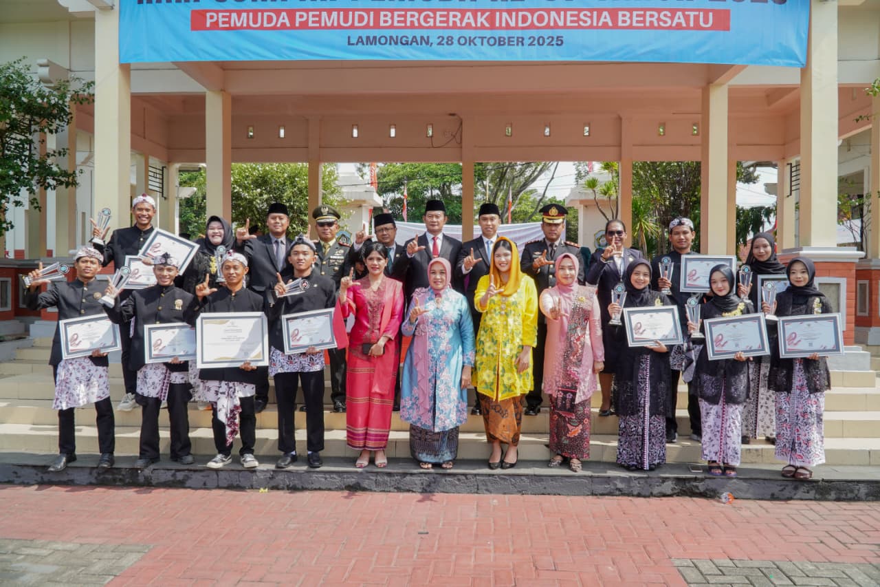Bupati Lamongan Yuhronur Efendi mengapresiasi generasi muda berprestasi. Foto: Tugusatu/Yakub/ist