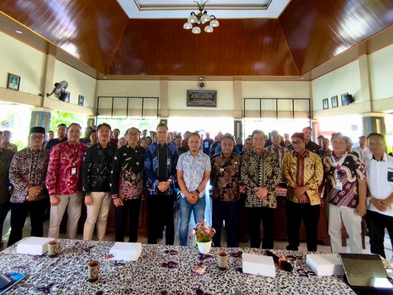 PT Semen Indonesia (Persero) Tbk (SIG) Pabrik Tuban, bantu pengembangan Koperasi Desa/Kelurahan Merah Putih di Tuban. Foto: Tugusatu/Ahmad Yakub