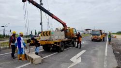 Balai Besar Pelaksanaan Jalan Nasional (BBPJN) Jatim-Bali melakukan uji coba pembukaan kembali operasional Jalan Lingkar Utara (JLU) Lamongan. Foto: Tugusatu/Yakub