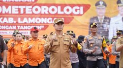 Bupati Lamongan Yuhronur Efendi apel siaga memperkuat mitigasi bencana bersama pemangku kepentingan. Foto: Tugusatu/Yakub/ist