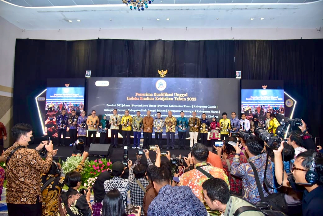 Pemkab Lamongan meraih predikat unggul di ajang penghargaan Indeks Kualitas Kebijakan (IKK) Award tahun 2025. Foto: Tugusatu/Ahmad Yakub/Ist