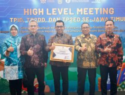 Raih Penghargaan TP2DD 2025, Wali Kota Batu Komitmen Lanjutkan Transformasi Tepat Arah