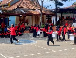 Jalankan Pembelajaran Digital, SRMP 14 Kota Batu Dapat 149 Laptop dan Smartboard