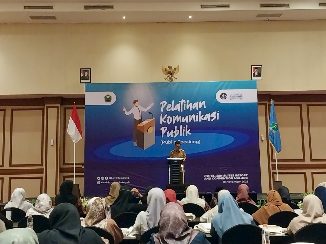 Kelompok warga di Kota Malang, Jawa Timur, mengikuti pelatihan komunikasi publik di era medsos. Foto: Tugusatu/Maghfirotul Hasanah