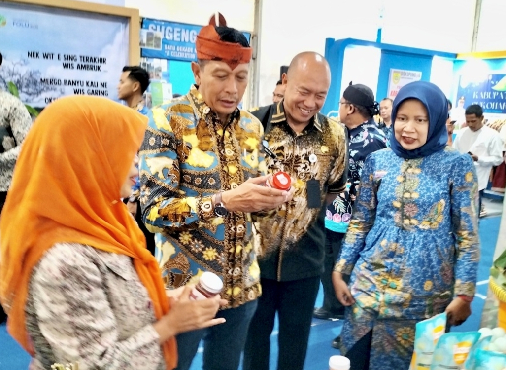 Wali Kota Malang Wahyu Hidayat bersama Kepala Diskopindag Eko Sri Yuliadi dan Kepala Perwakilan Bank Indonesia Malang Febrina berdialog dengan pelaku UMKM beberapa waktu lalu. Foto: Tugusatu/Bagus Suryo