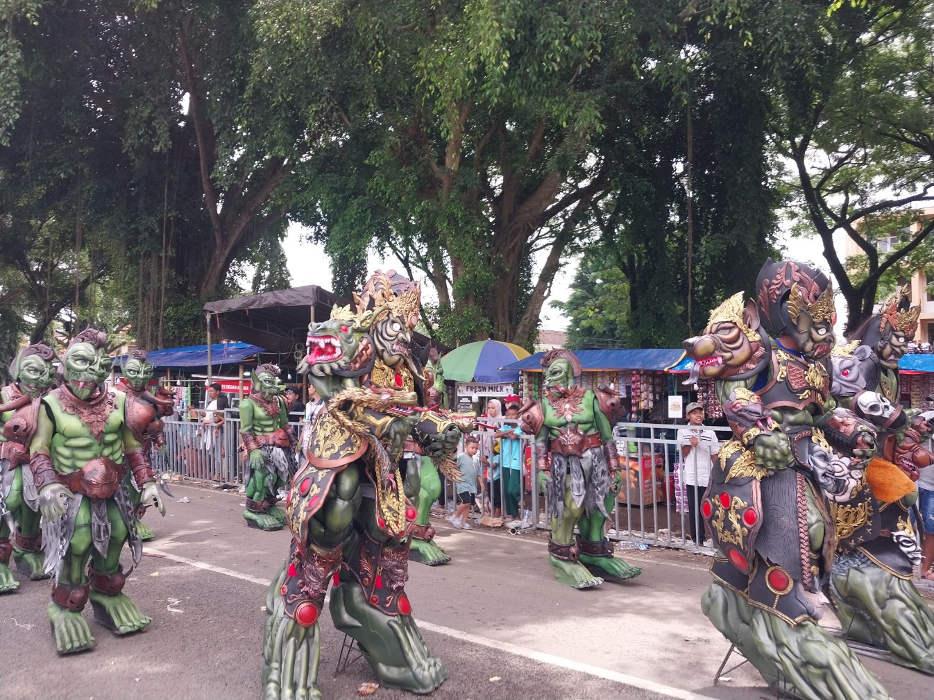 Gelaran Pesona Gondanglegi 2025 Malang Sparkling Spectaculer berlangsung meriah di Gondanglegi, Kabupaten Malang, Sabtu (15/11), menampilkan parade sound horeg. Foto: Tugusatu/Maghfirotul Hasanah