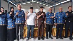 Dinas Koperasi, Perindustrian, dan Perdagangan (Diskopindag) Kota Malang, Jawa Timur, melatih pekerja industri hasil tembakau (IHT) melinting rokok. Foto: Tugusatu/Maghfirotul Hasanah
