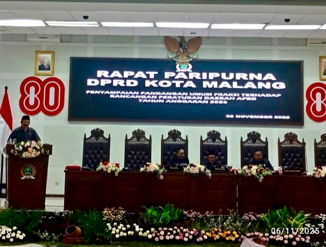 Rapat paripurna DPRD Kota Malang dengan agenda penyampaian pandangan umum fraksi terhadap Ranperda APBD Tahun Anggaran 2026, Kamis (6/11). Foto: Tugusatu/Maghfirotul Hasanah
