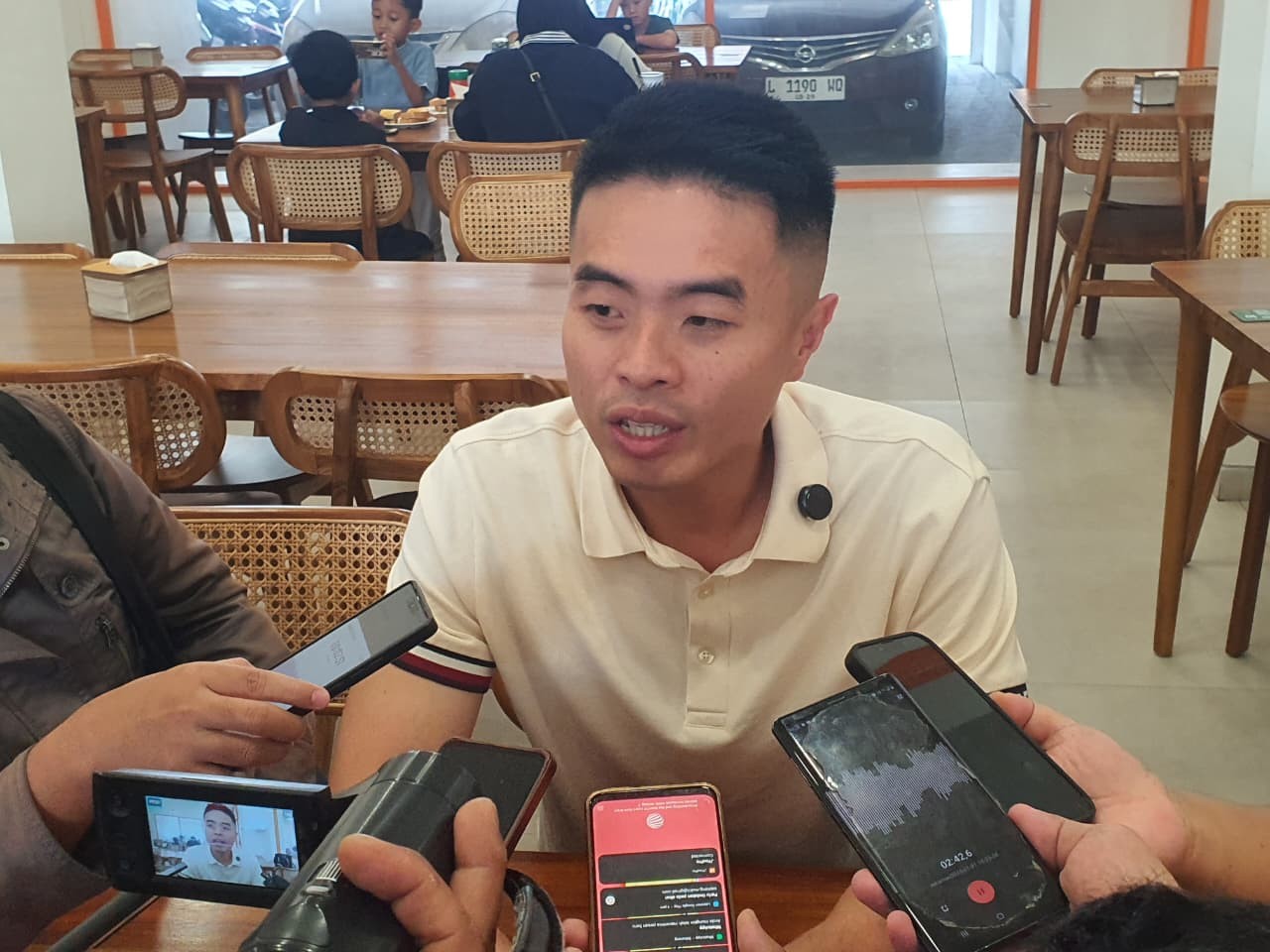 Pemilik Depot Pilihan Rakyat, Fernando Jayapranata, saat memberikan keterangan pers. Istimewa