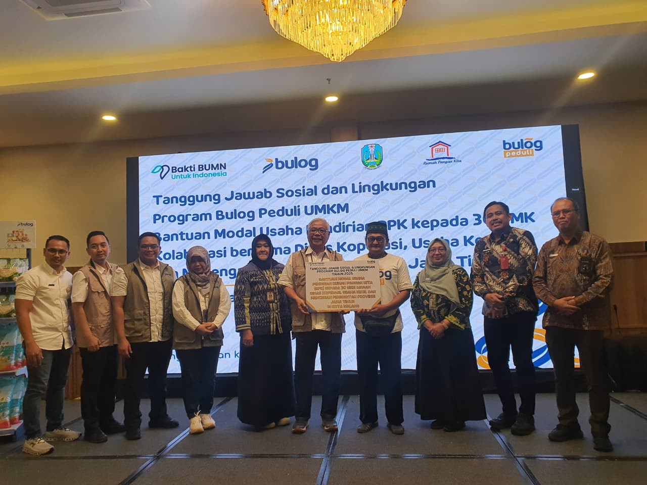 Penyerahan Bantuan Program Bulog Peduli UMKM di Malang, Jumat (9/1/2026). Istimewa