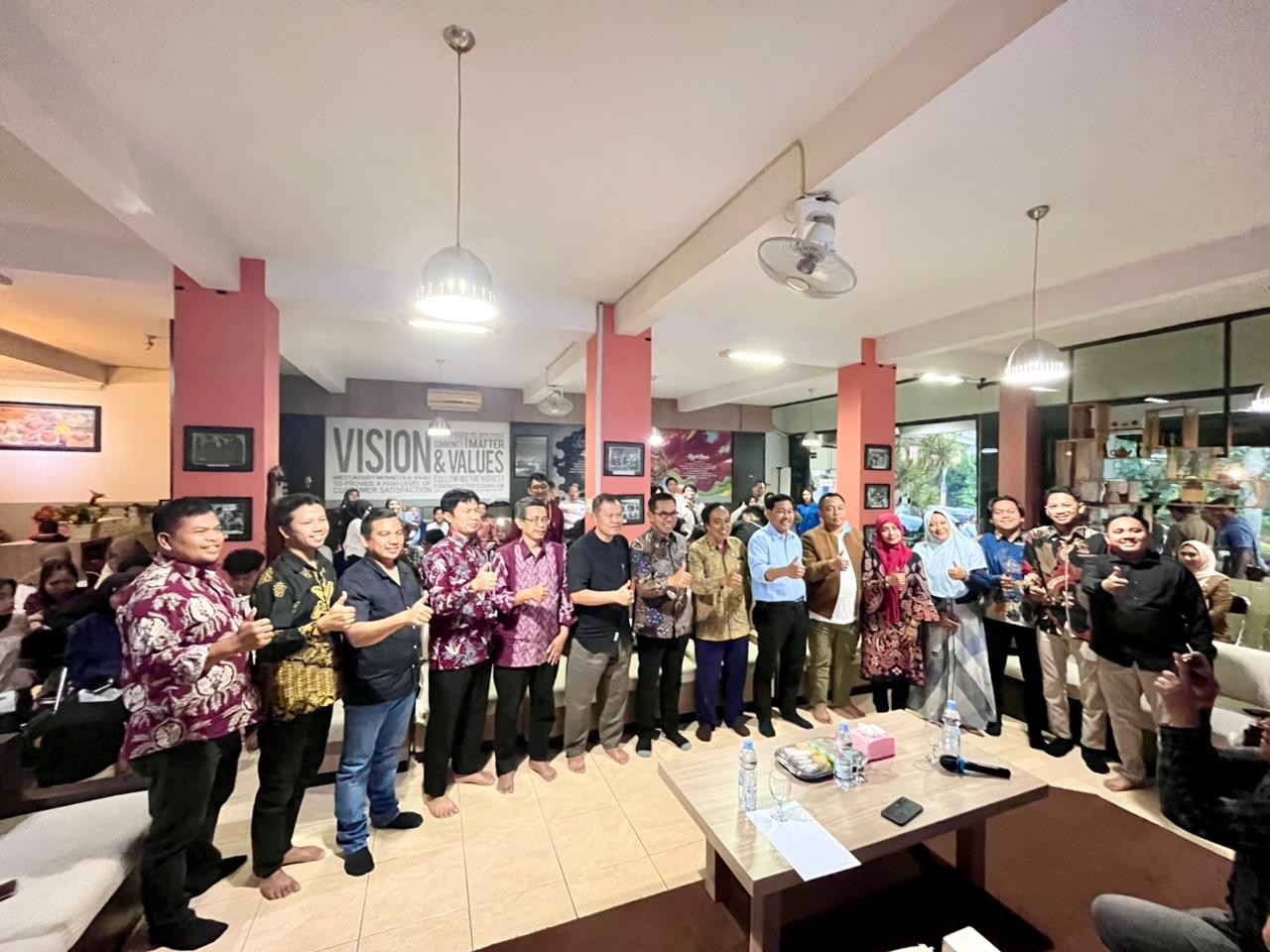 Suasana “Refleksi Awal Tahun: Mempercepat Transformasi Menuju Indonesia Emas 2045”  di Rumah Baca Cerdas (RBC) Institute Abdul Malik Fadjar, Senin (12/1/2026). Istimewa