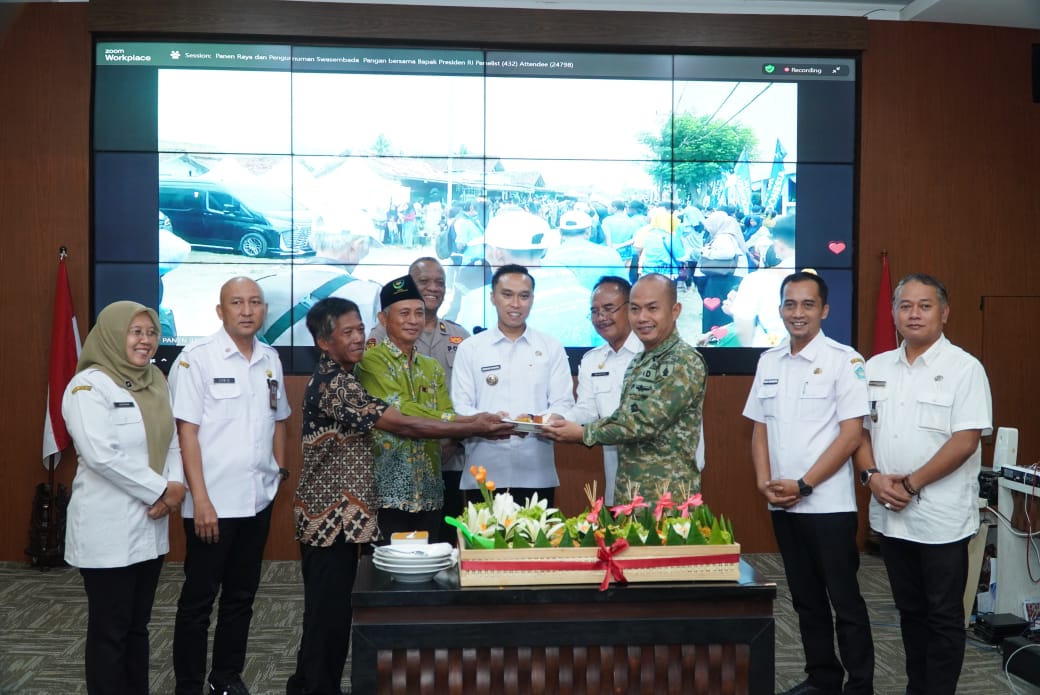 Pemkab Lamongan bersama kelompok tani berkontribusi wujudkan swasembada pangan. Foto: Tugusatu/Ahmad Yakub