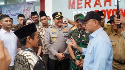 Menteri Koordinator Bidang Pangan (Menko Pangan), Zulkifli Hasan berdialog dengan pengurus Koperasi Merah Putih Doyomulyo, Kecamatan Kembangbahu, Lamongan, Selasa (27/1/2026). Foto: Tugusatu/Ahmad Yakub