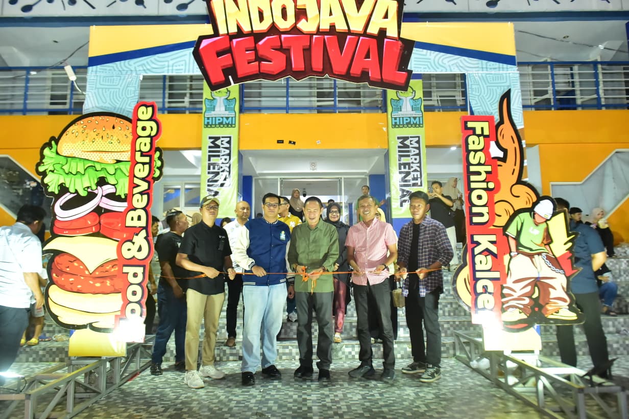 Bupati Lamongan Yuhronur Efendi membuka Indo Java Fest Lamongan Spectacular Kalcer di Sport Center Lamongan, Sabtu (7/2/2026). Foto: Tugusatu/Ahmad Yakub/ist